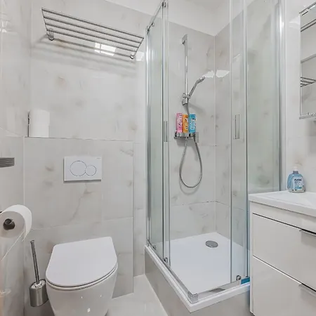 Flat Near Castle Stylish & Prime Location 5