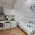 Flat Near Castle Stylish&prime Location 5 * Praga