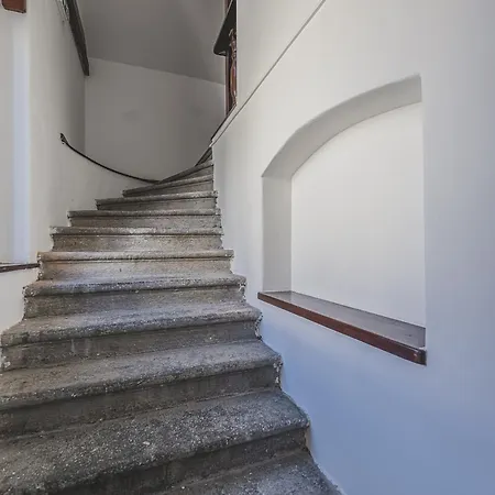 Apartment Flat Near Castle Stylish & Prime Location 5 *
