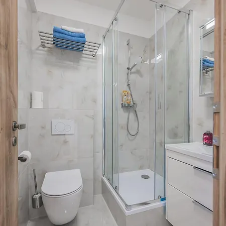 Flat Near Castle Stylish & Prime Location 5 Apartment