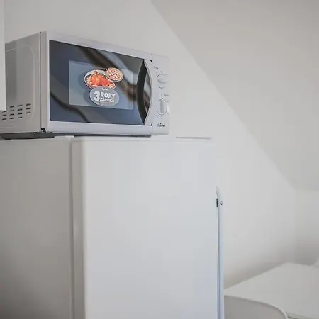 Flat Near Castle Stylish & Prime Location 5 Apartment