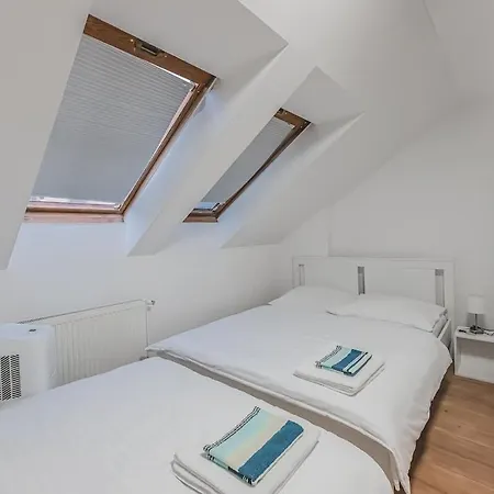 Apartment Flat Near Castle Stylish & Prime Location 5 Prag